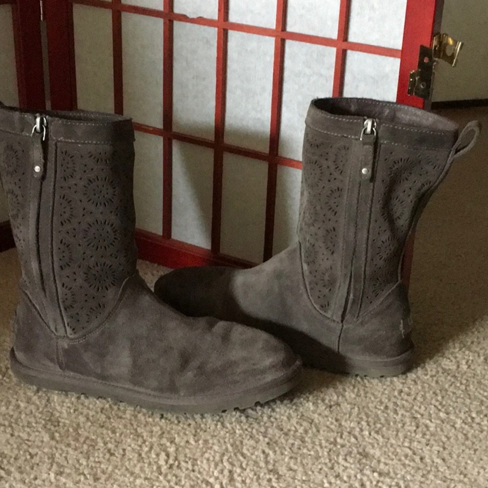 UGG’s embossed suede short gray boot